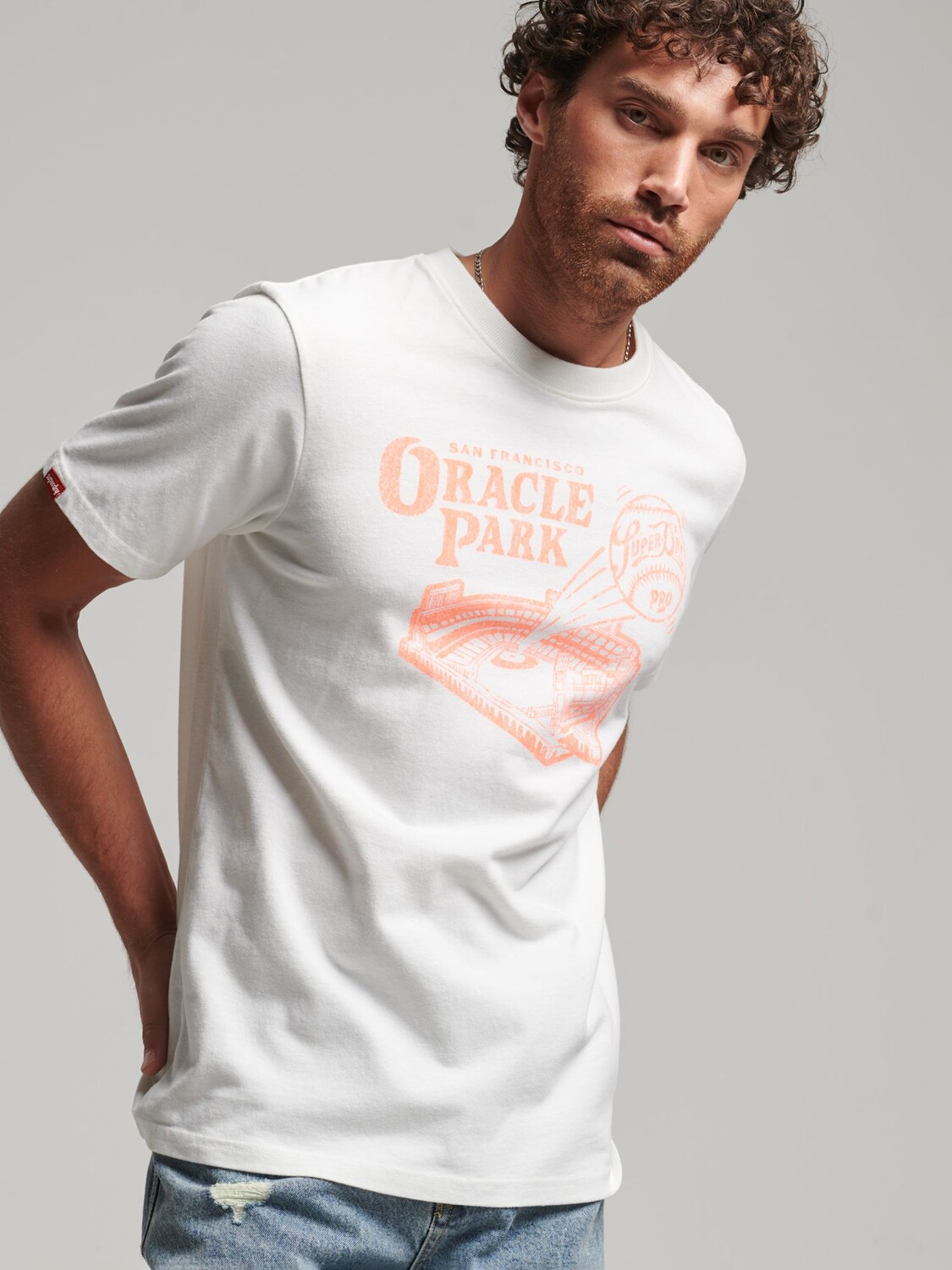 

Футболка Superdry Vintage City Souvenir, экрю