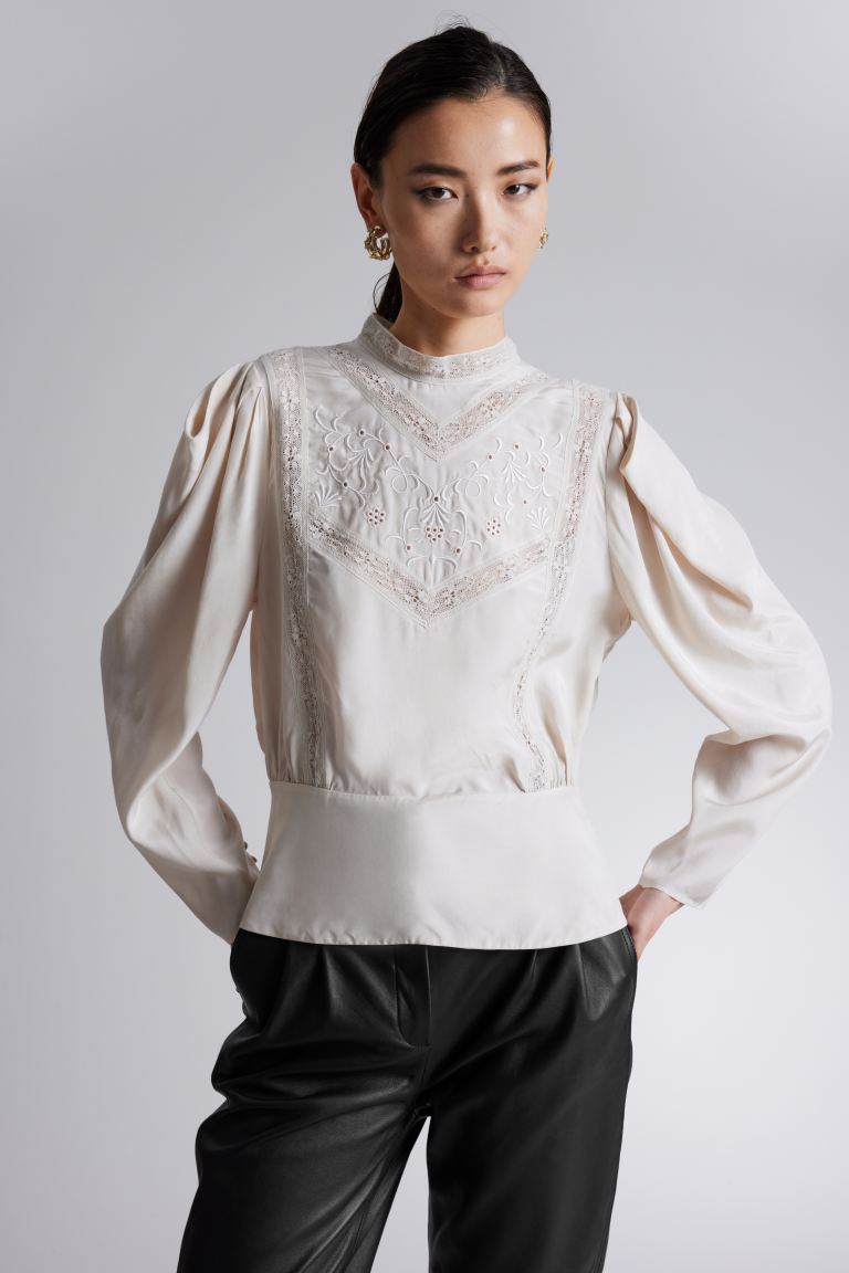Вышитая блузка с рукавами-буфами H&M, бежевый вышитая блузка h