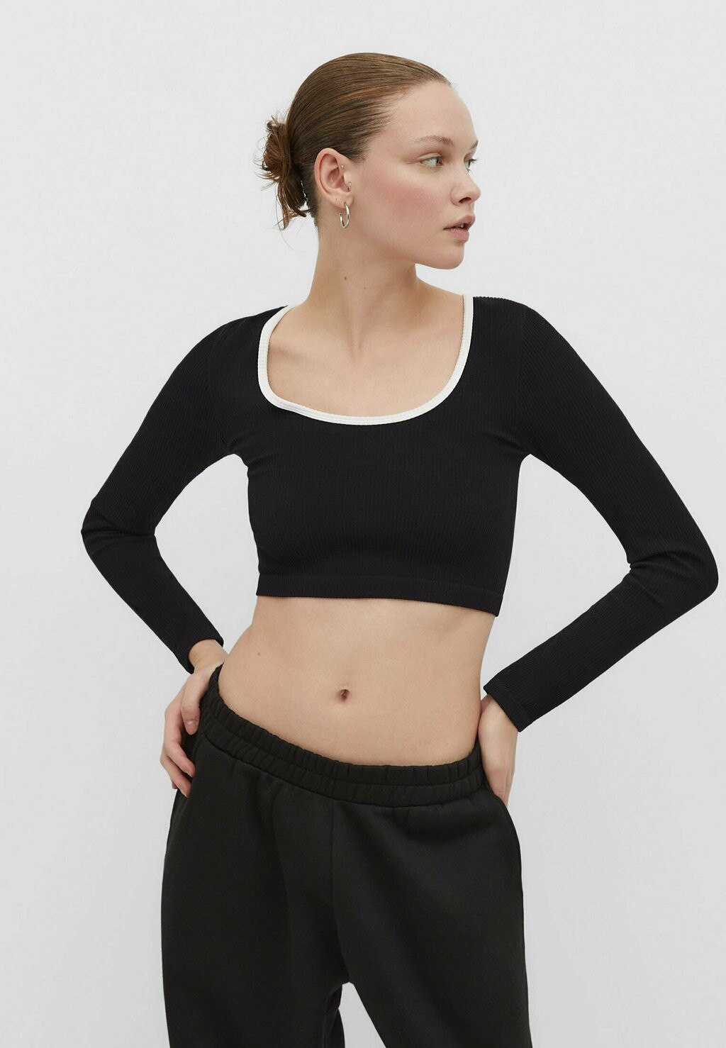 

Блузка с длинными рукавами Stradivarius, черный