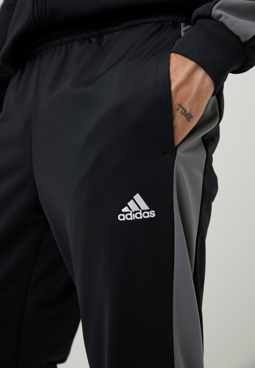 

Спортивный костюм SPORTSWEAR SMALL TRICOT COLORBLOCK TRACK SUIT adidas, черный