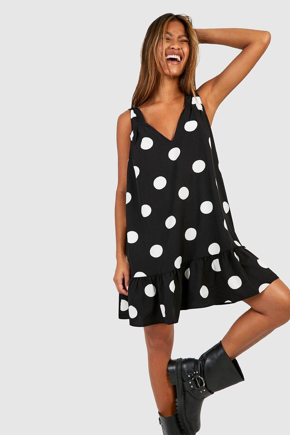 

Мини-платье в гороток трапеции Boohoo, черный