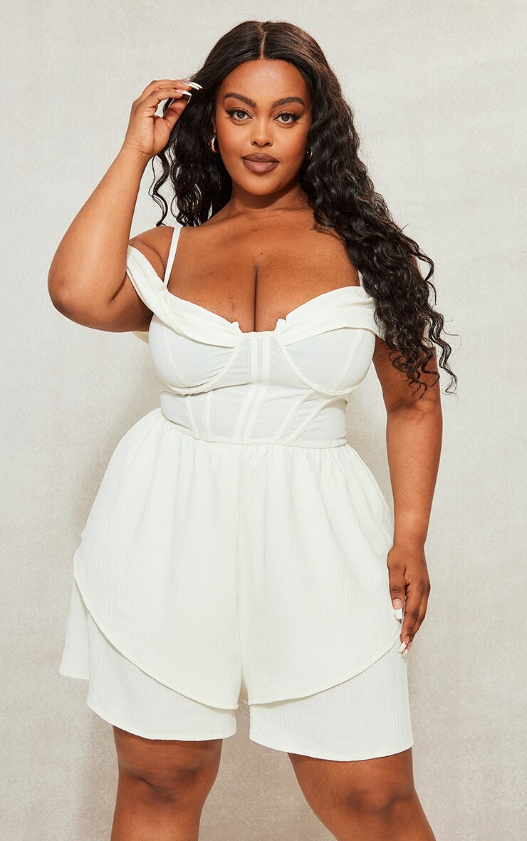 

PrettyLittleThing Кремовый текстурированный комбинезон с корсетом Plus