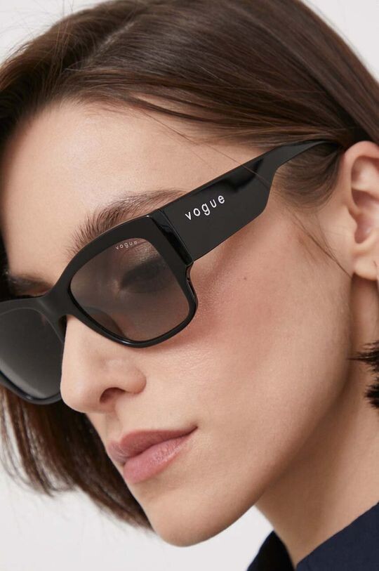 

Солнцезащитные очки VOGUE Vogue, черный