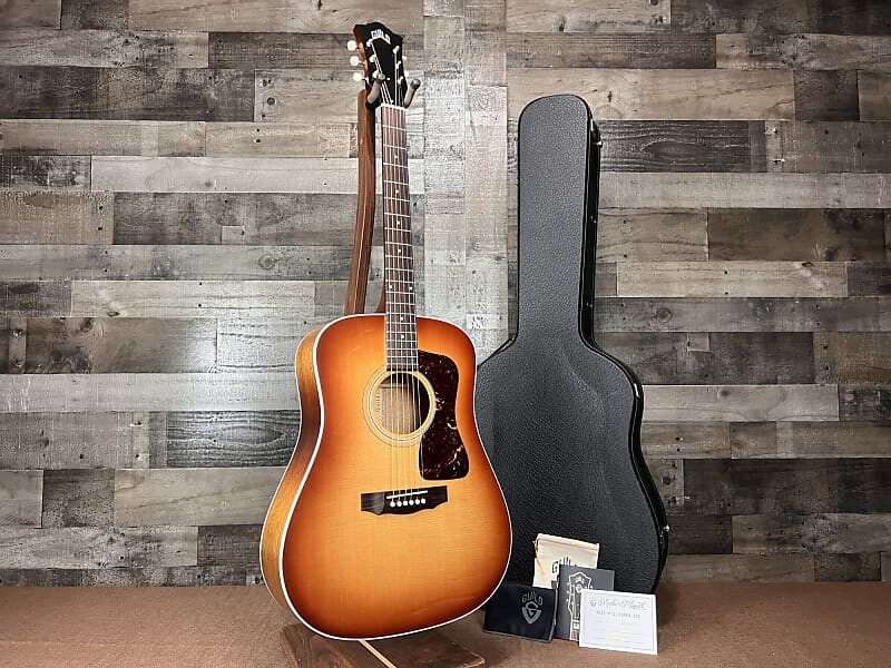 

Акустическая гитара Guild D-40 Standard Dreadnought Acoustic Guitar - Pacific Sunset Burst W/OHSC