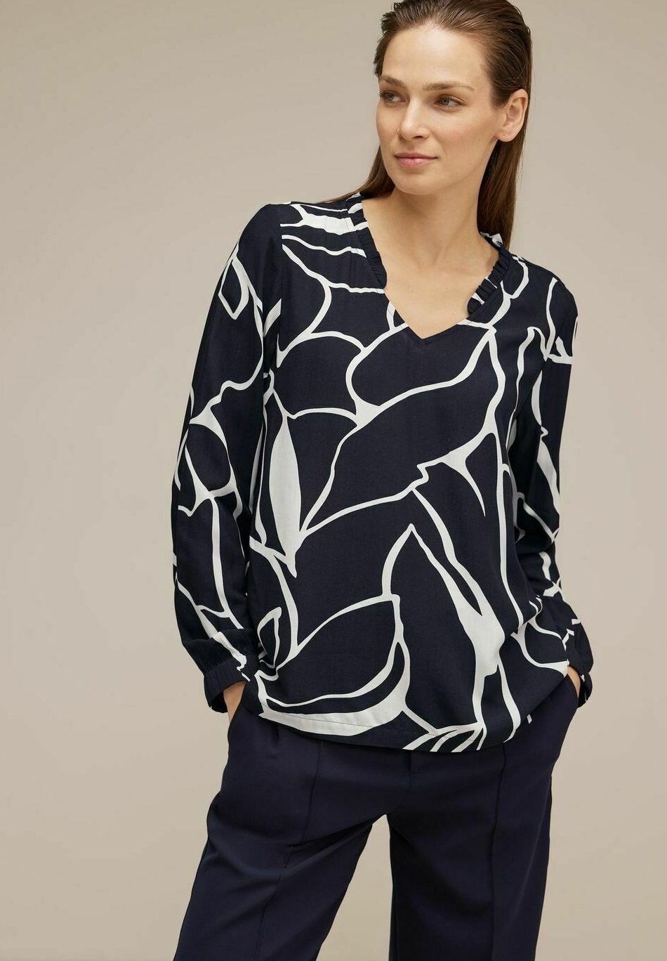 

Блузка MIT FRILLS Street One, цвет blau
