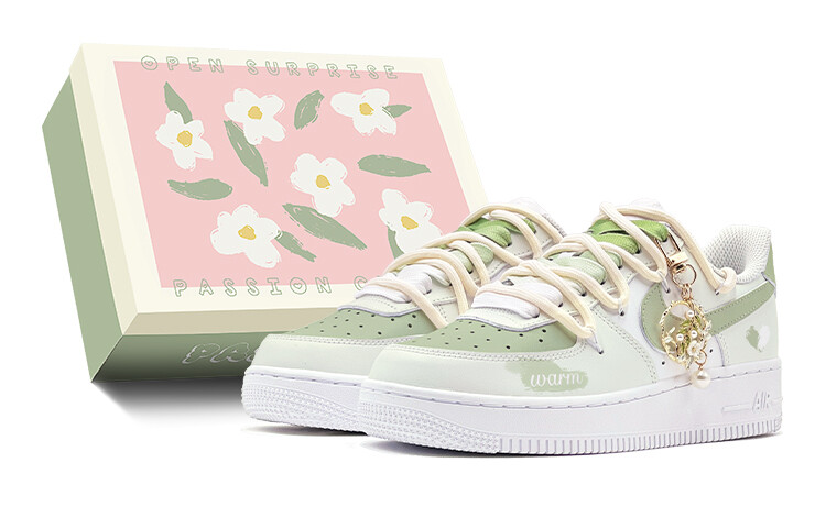 

Кроссовки Nike Air Force 1 Low Skate женские