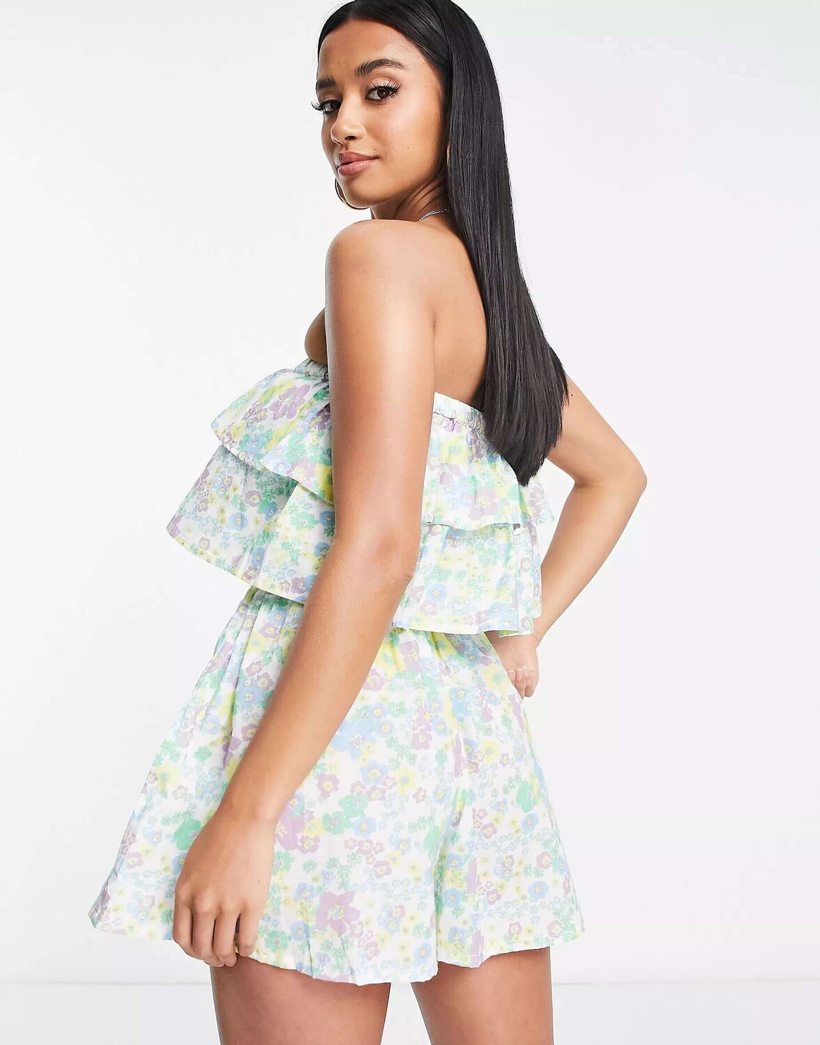 

Пляжный укороченный топ с цветочным принтом и рюшами ASOS DESIGN Petite