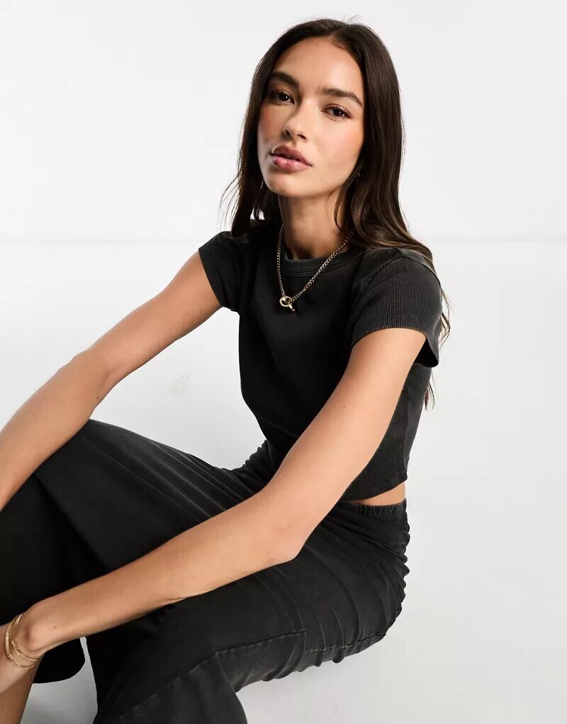 

Выцветшая черная футболка в рубчик ASOS