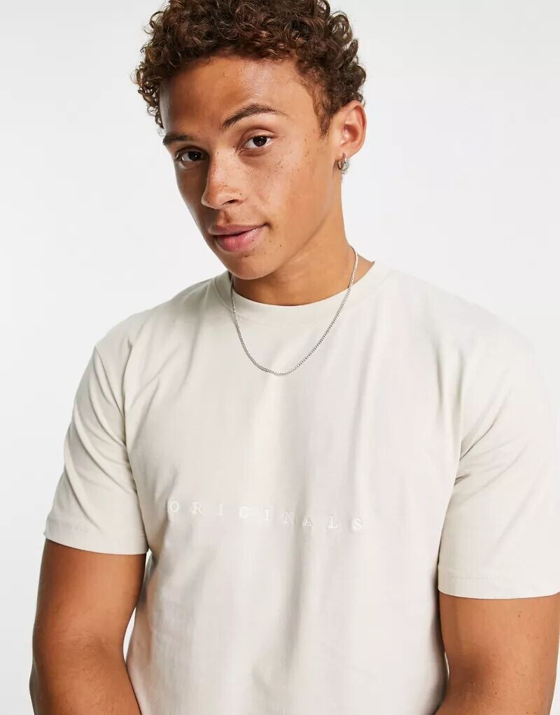 

Бежевая футболка с заниженными плечами и вышивкой Jack & Jones Originals