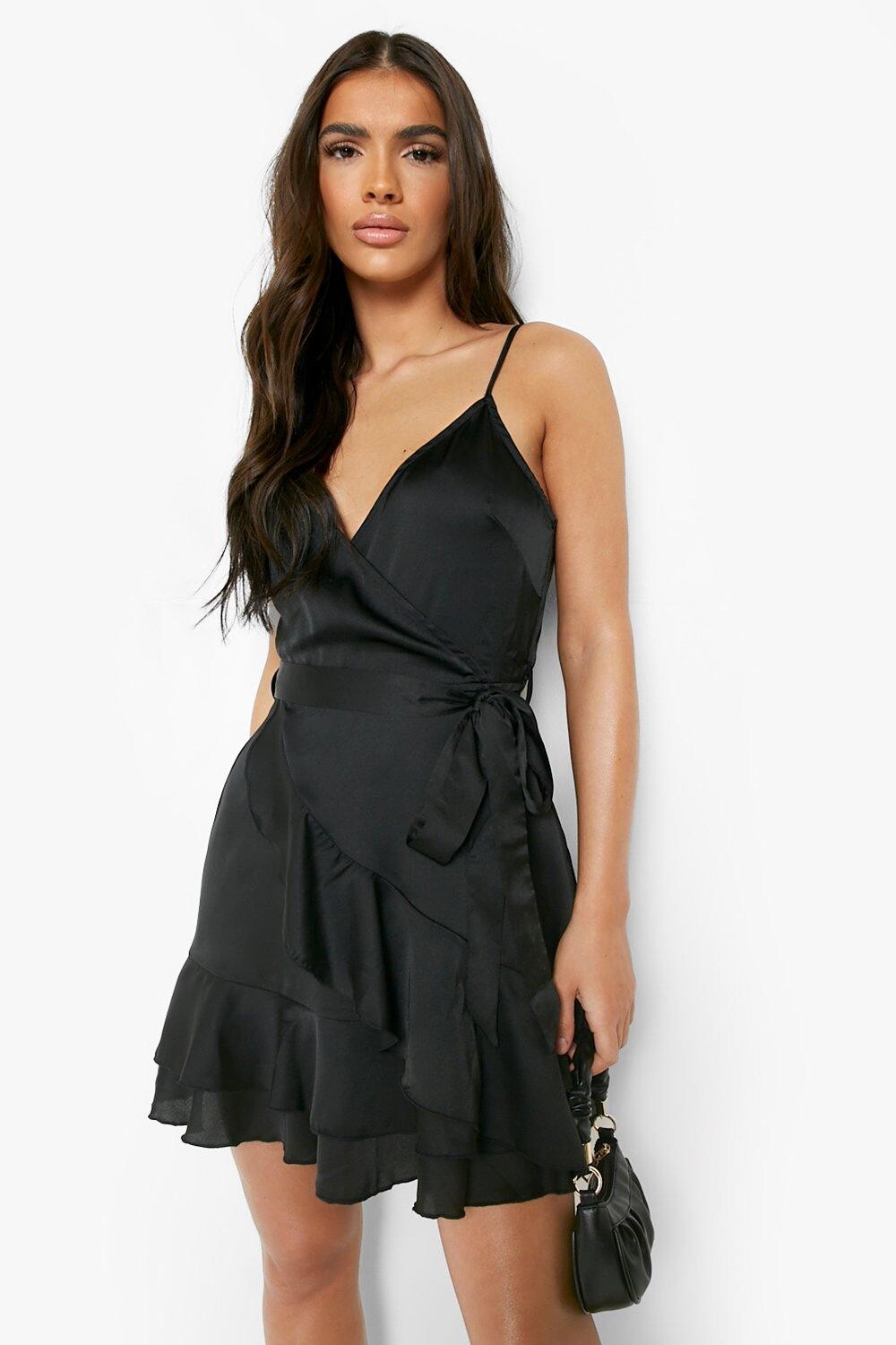 

Платье с атласной юбкой и запахом Boohoo, черный