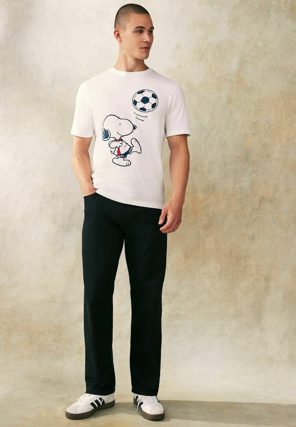 

Футболка с принтом SNOOPY FOOTBALL REGULAR FIT Next, белый