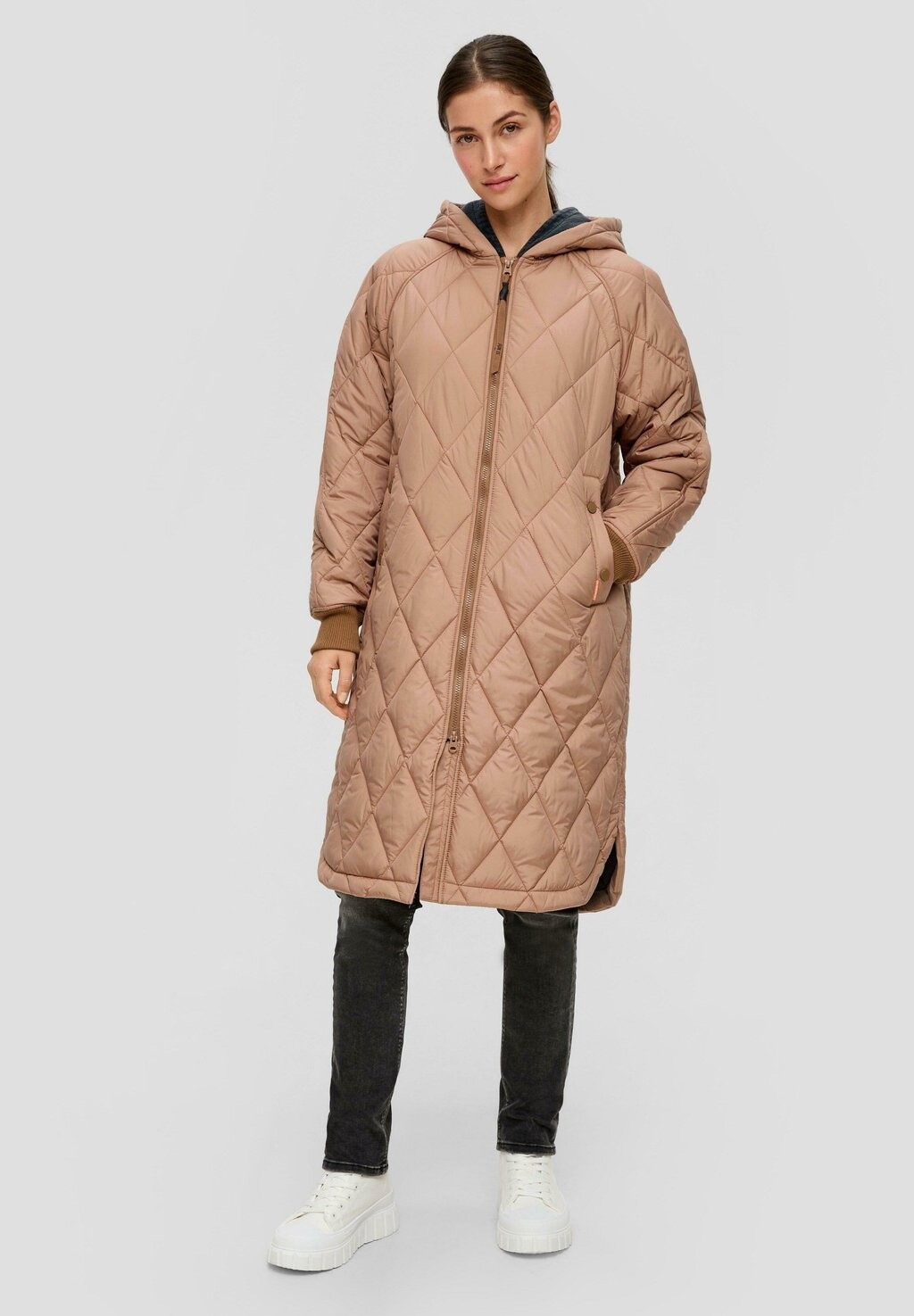 

Зимнее пальто MIT ABGERUNDETEM SAUM QS, цвет sandstein