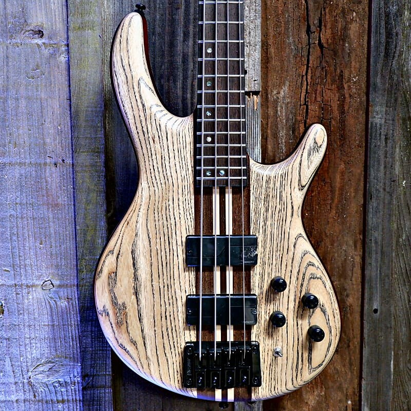 

Басс гитара Cort Artisan Series A4 Ultra Ash w/ Deluxe Hard Case