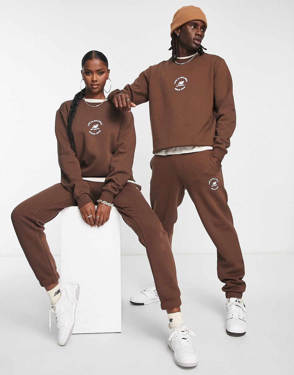 

Cвитшот New Balance Life in Balance Unisex, коричневый