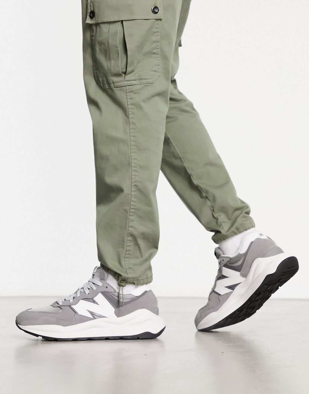 

Серо-белые кроссовки New Balance 5740, Белый