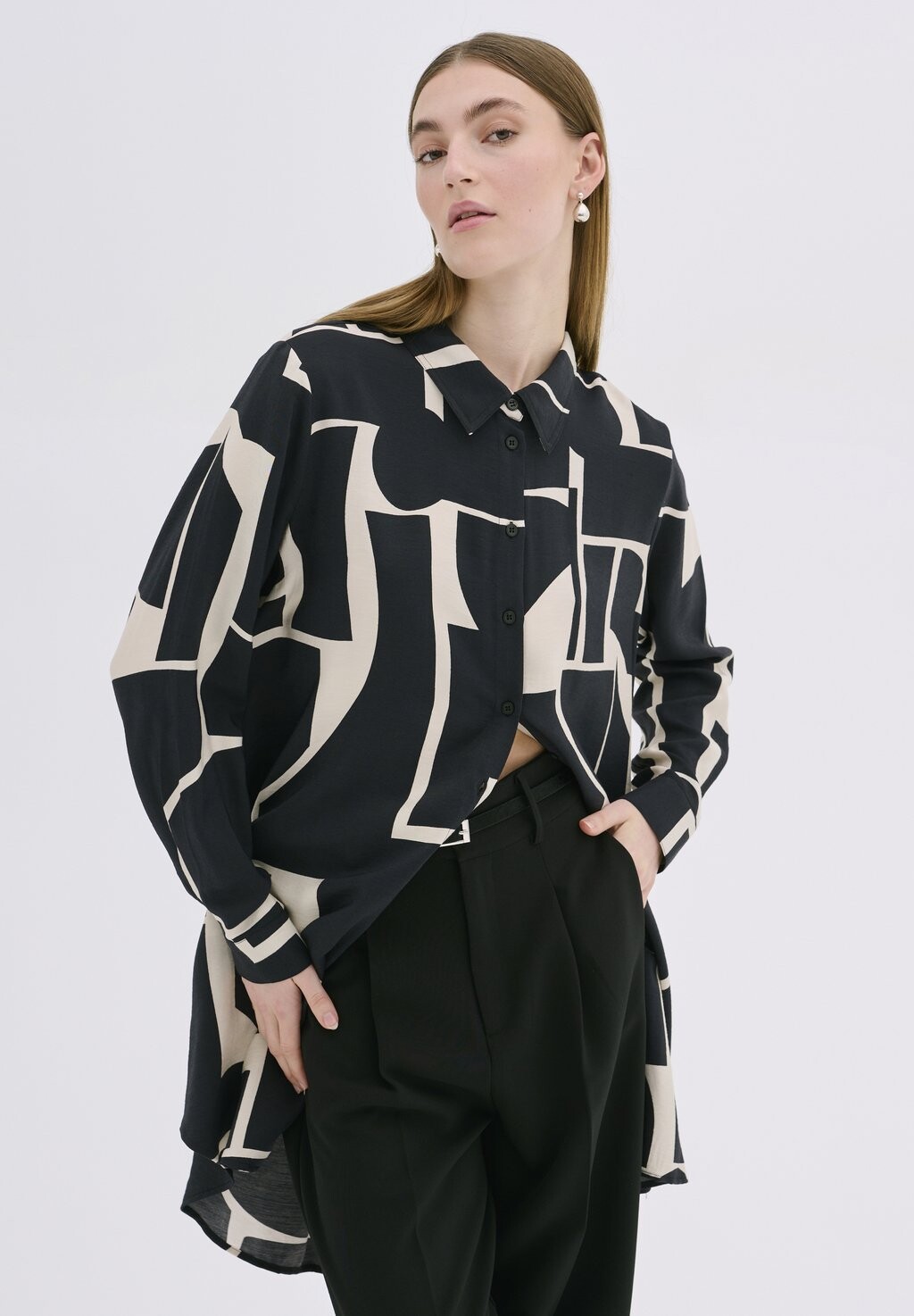 

Блузка-рубашка KELLY LONG My Essential Wardrobe, цвет black