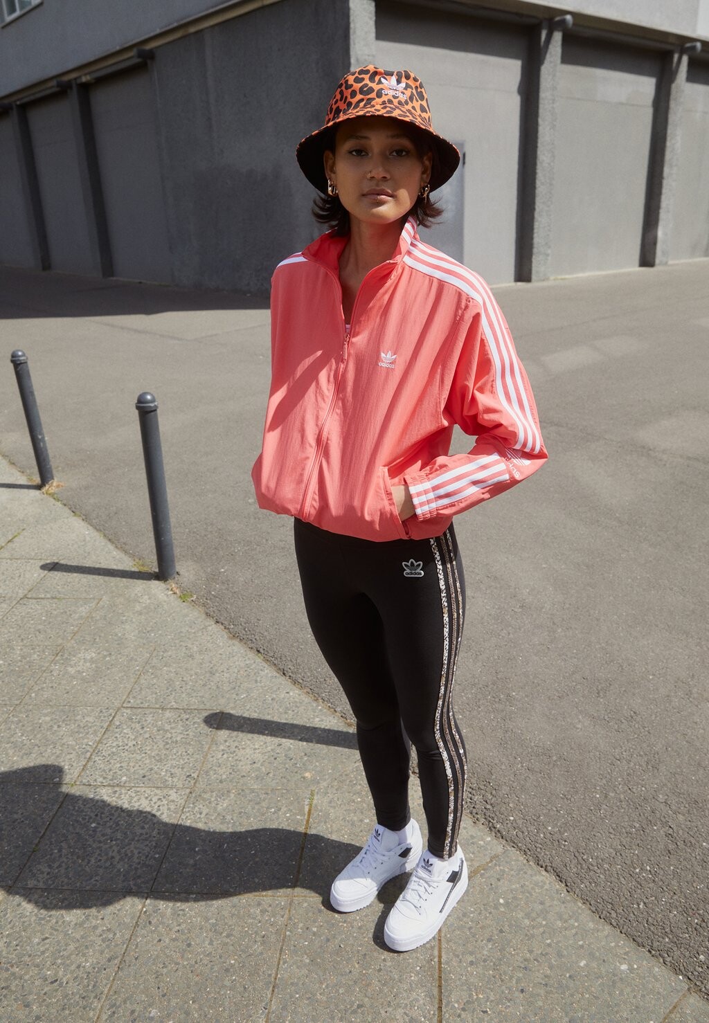 

Легкая куртка adidas Originals