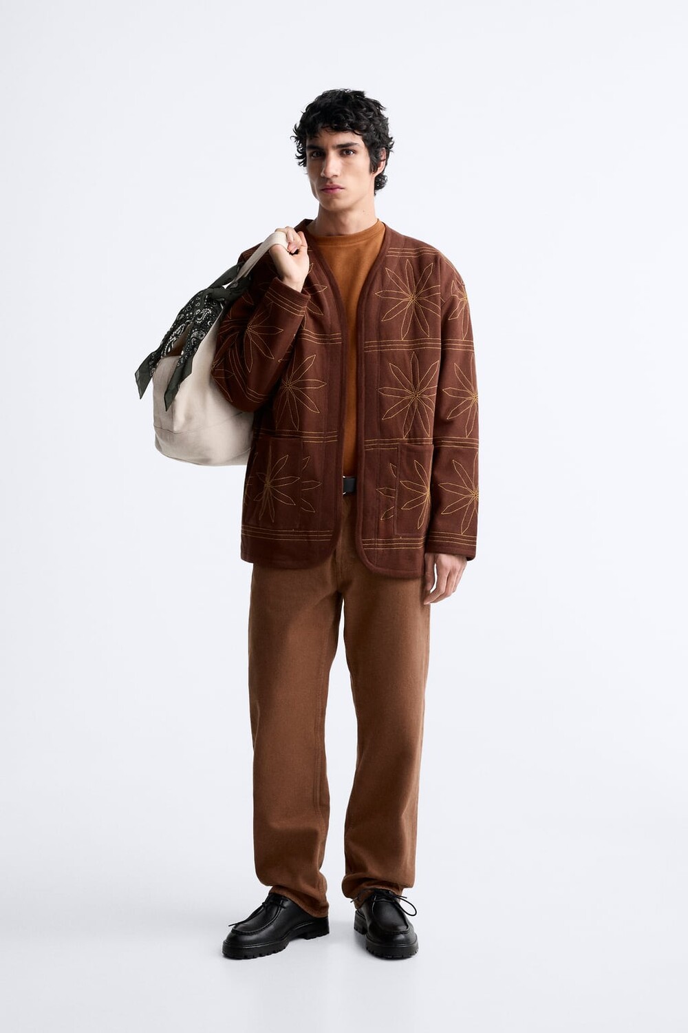 

Стеганая куртка с вышивкой ZARA, коричневый