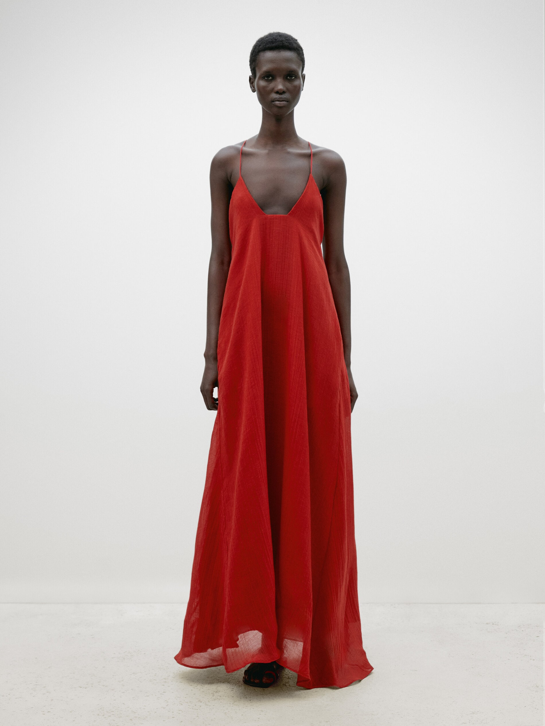 Длинное платье на бретелях с вырезом Massimo Dutti, красный платье massimo