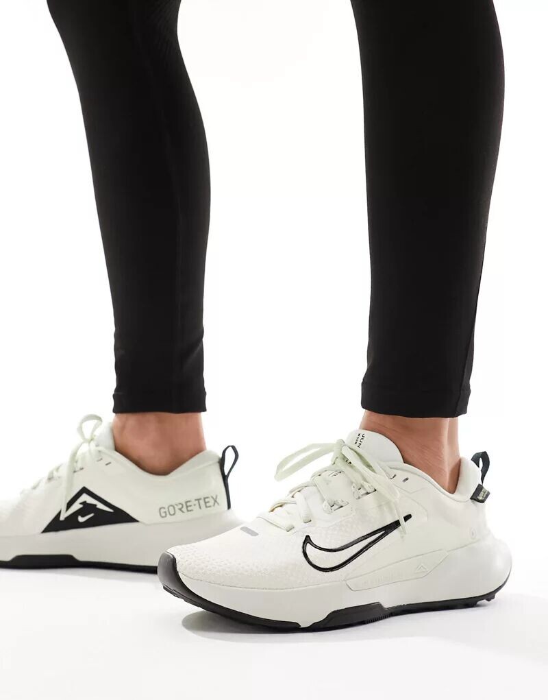 

Белые и ярко-зеленые кроссовки Nike Juniper Trail GTX