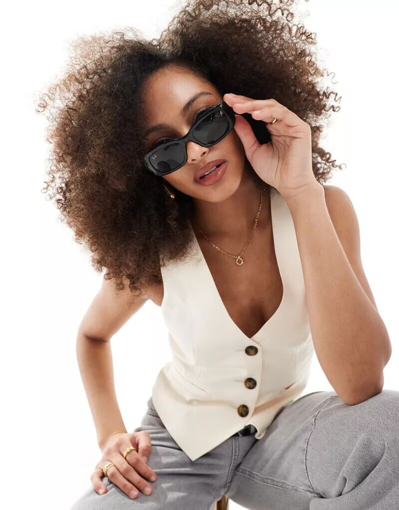 

Черные квадратные солнцезащитные очки Ray-Ban в широкой оправе