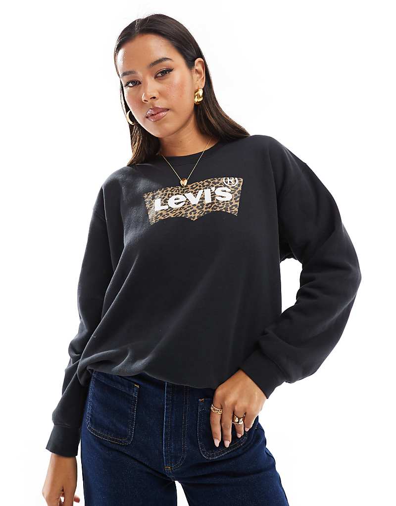 

Levi's – Everyday – Черная толстовка с логотипом и леопардовым принтом на фоне