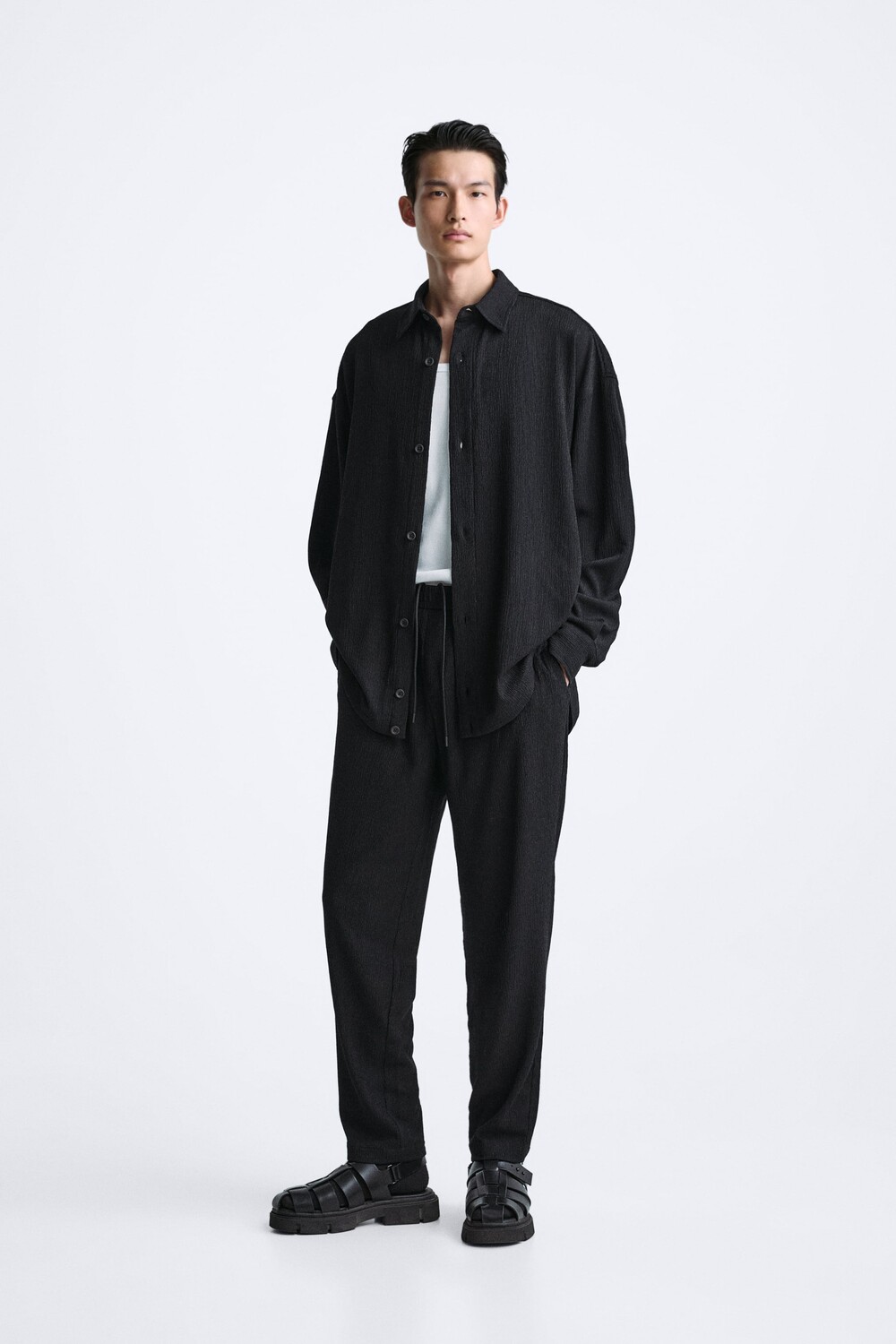 

Брюки со складками Zara, черный
