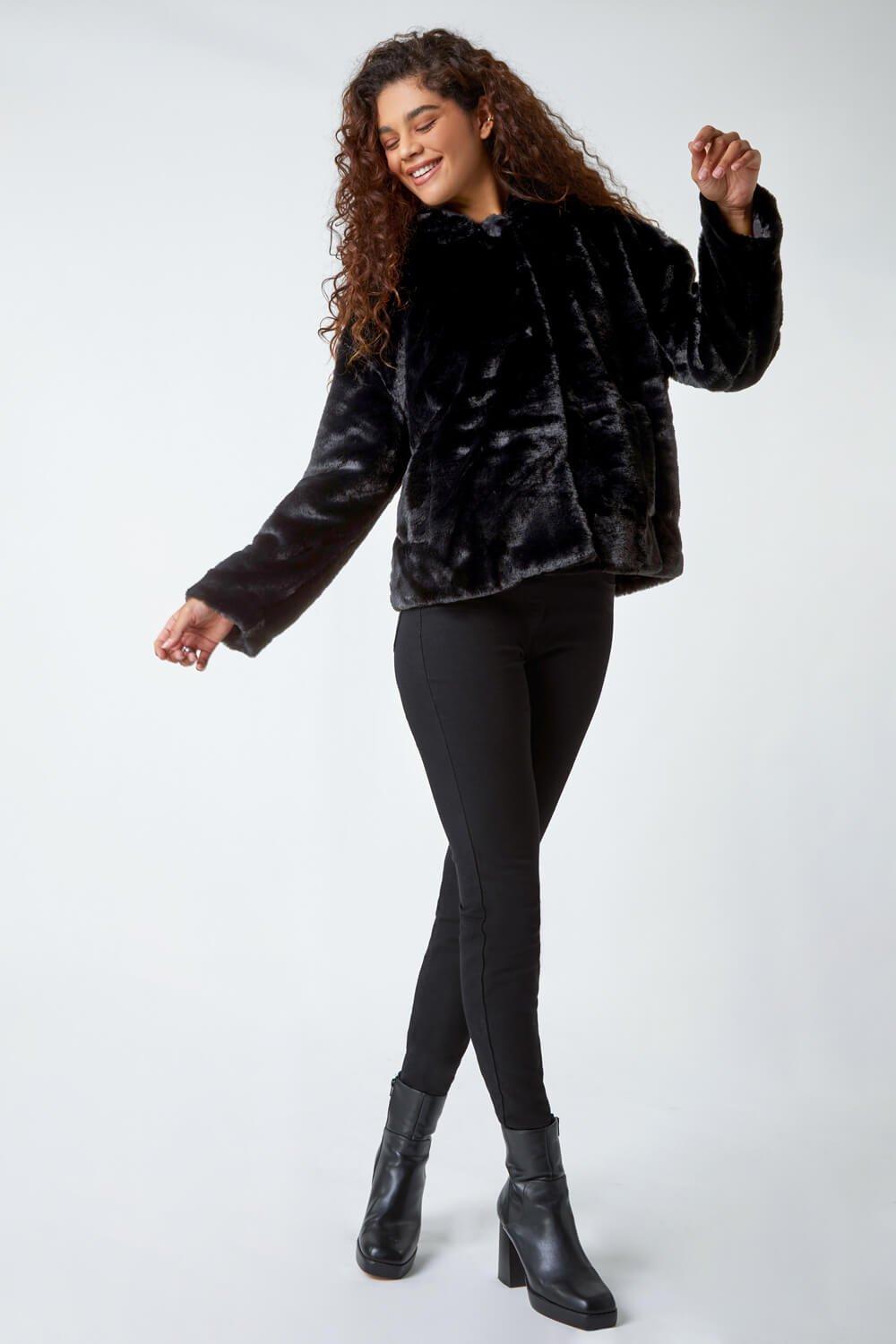 Куртка из искусственного меха с капюшоном Roman, черный удлиненный жилет тедди из искусственного меха roman черный