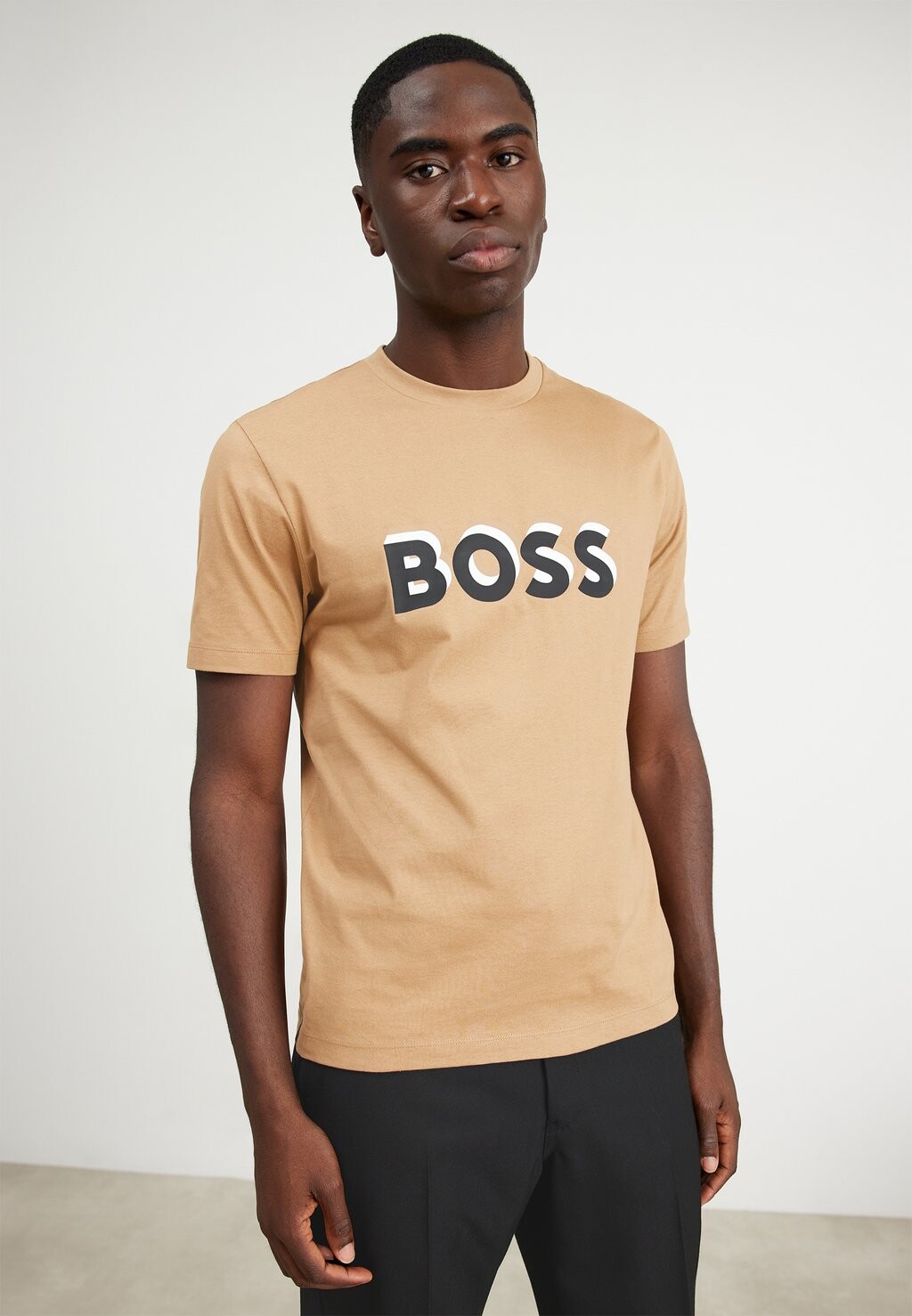 

Футболка с принтом TIBURT BOSS, бежевый
