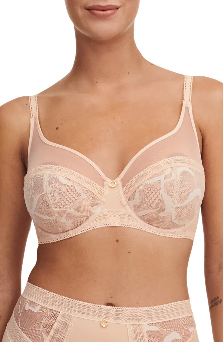 

Настоящий кружевной бюстгальтер на косточках CHANTELLE LINGERIE
