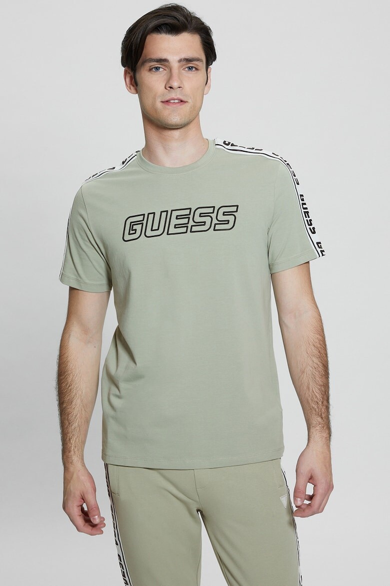 

Футболка с овальным вырезом и логотипом Guess, зеленый