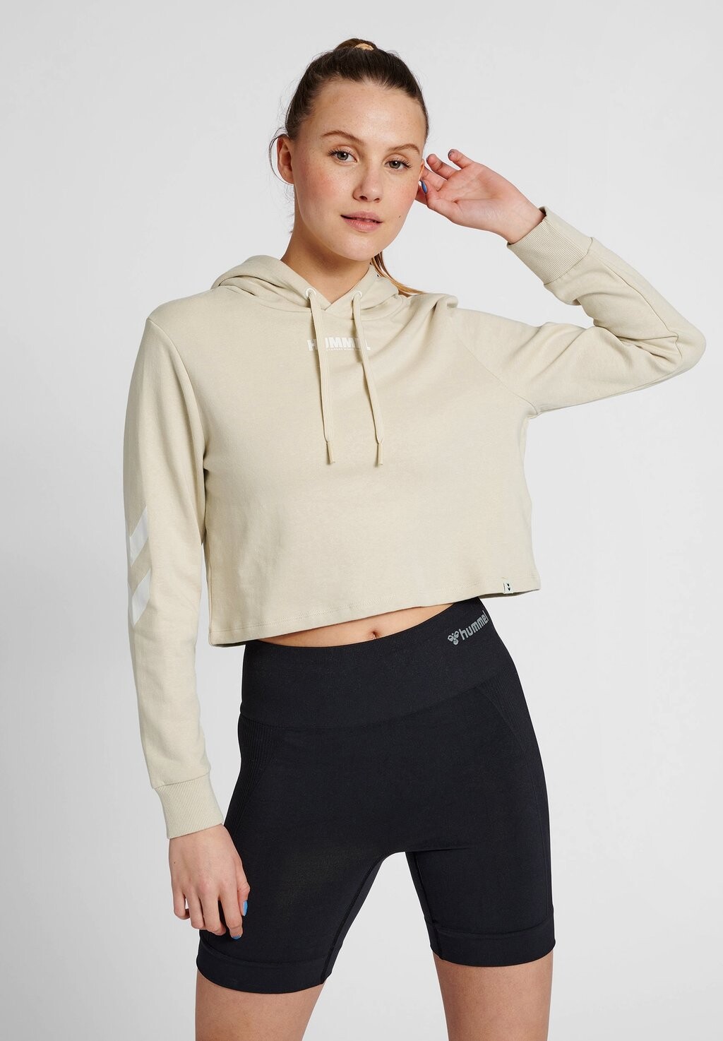 

Толстовка с капюшоном Hummel