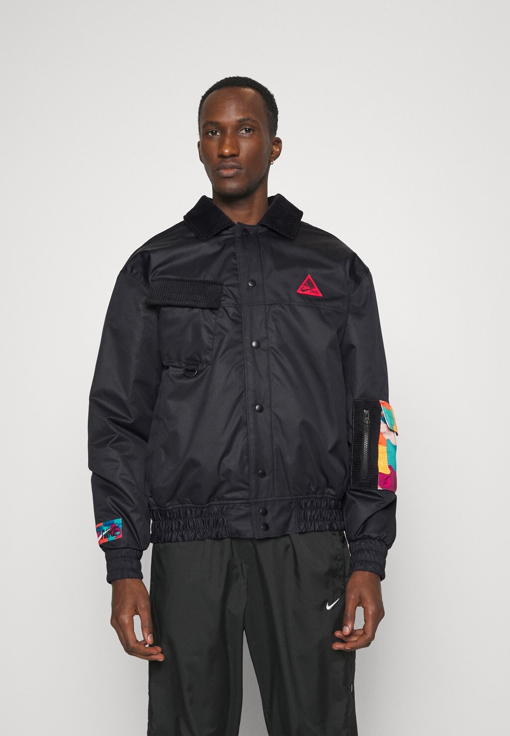 

Спортивная куртка Nike