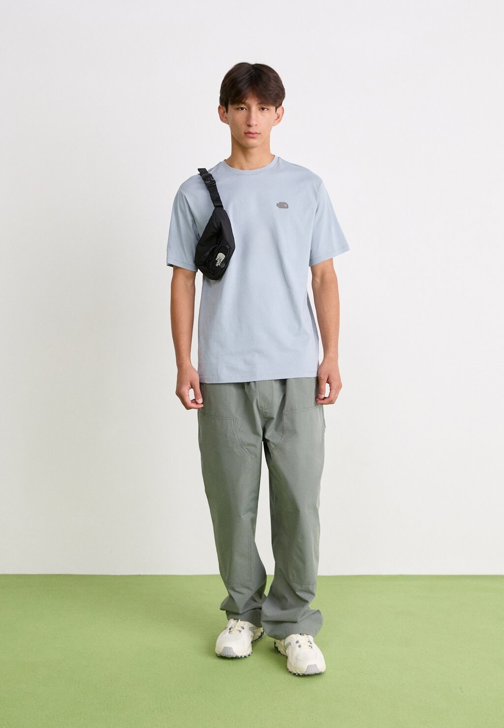 

Футболка с принтом NATURAL DYE TEE The North Face, цвет Smoked Pearl