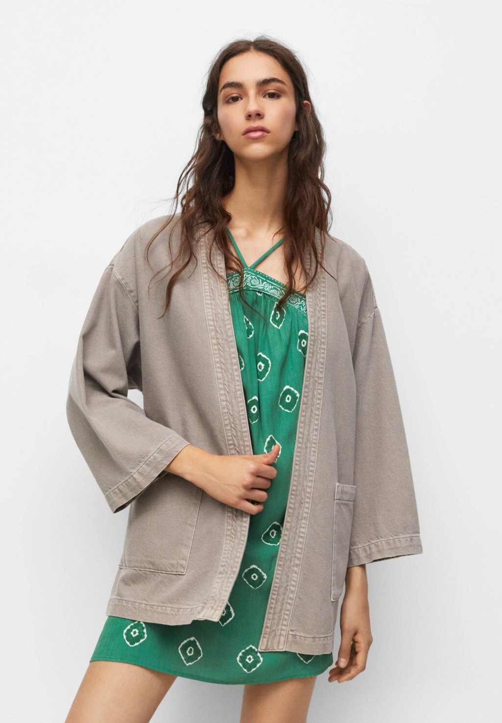 

Легкая куртка PULL&BEAR