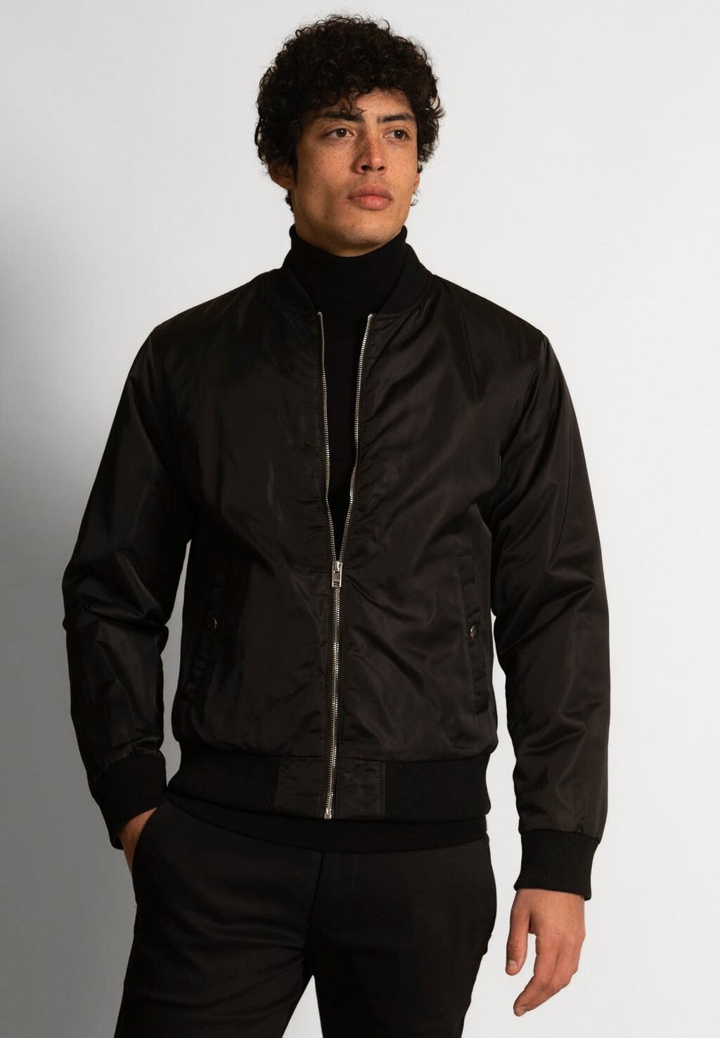 

Куртка-бомбер Jack & Jones, черный