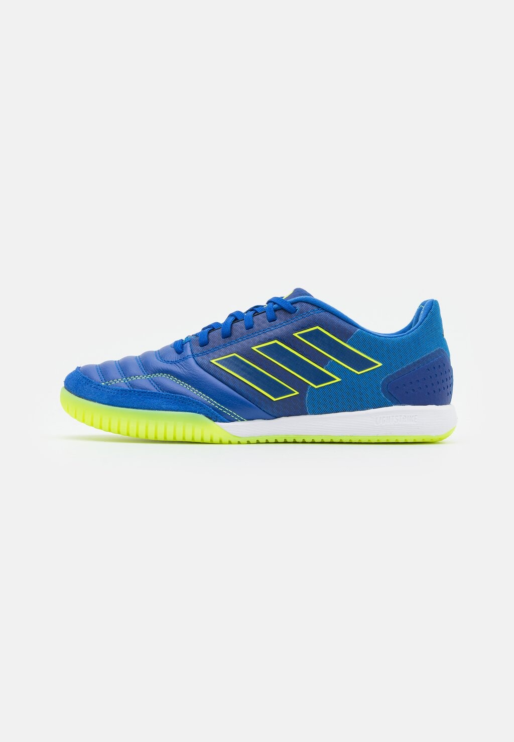 

Обувь для футзала Adidas