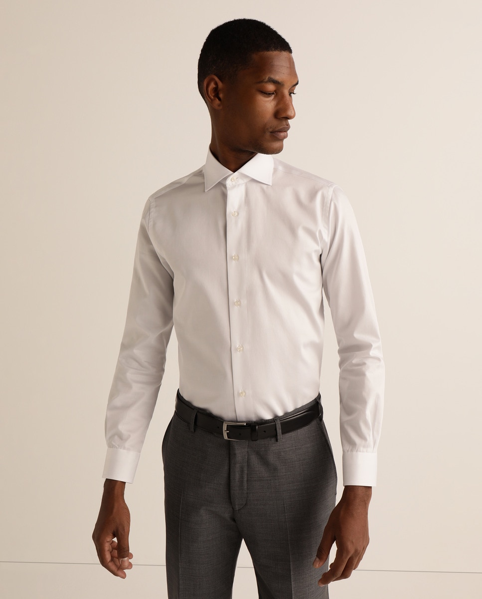 цена Классическая однотонная мужская рубашка белого цвета Mirto, белый