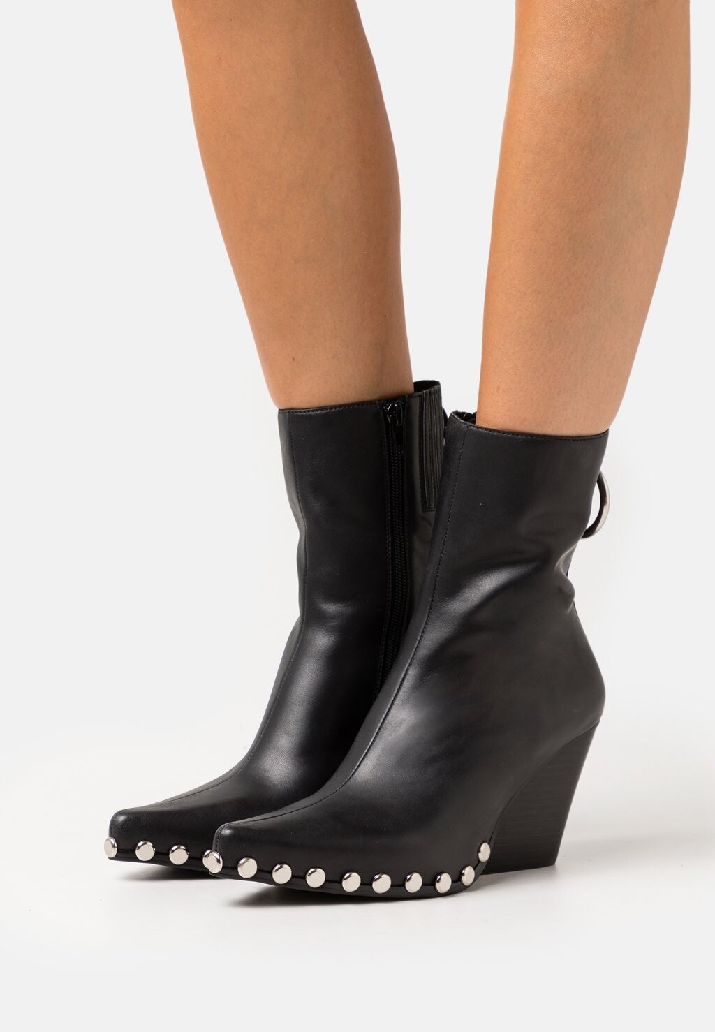 

Байкерские/ковбойские ботильоны Jeffrey Campbell