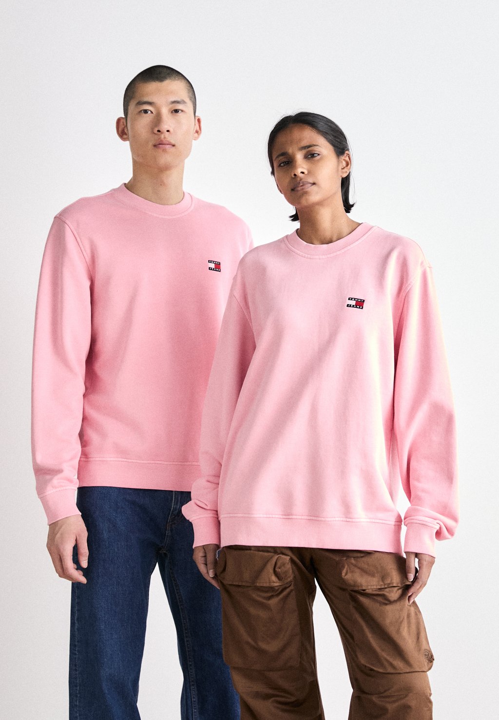 Толстовка WASHED BADGE CREW UNISEX Tommy Jeans, цвет tickled pink