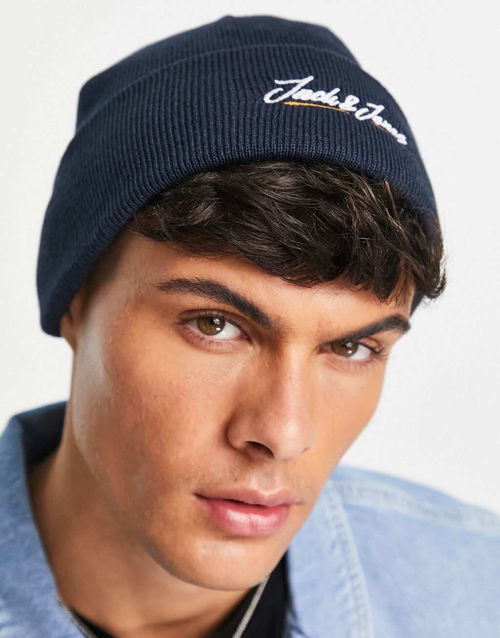 

Темно-синяя шапка Jack & Jones с надписью-логотипом