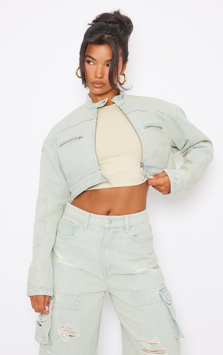 цена PrettyLittleThing Укороченная джинсовая куртка с байкерскими деталями ледяного синего цвета в винтажном стиле