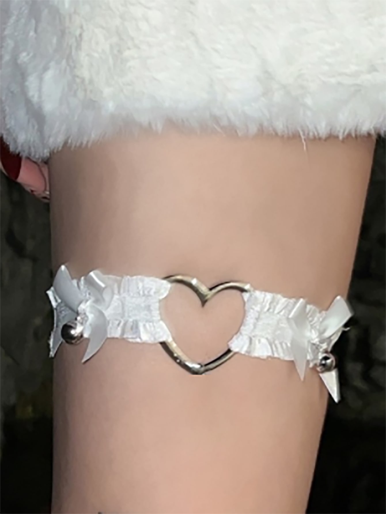ROMWE Kawaii Подвязка на бедро с декором в виде сердца и колокольчика в стиле ретро, белый
