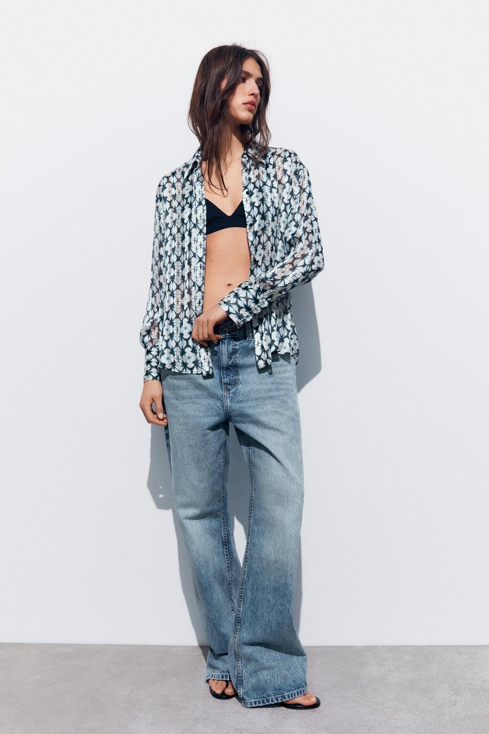 

Рубашка с принтом с металлической нитью ZARA, экрю/синий