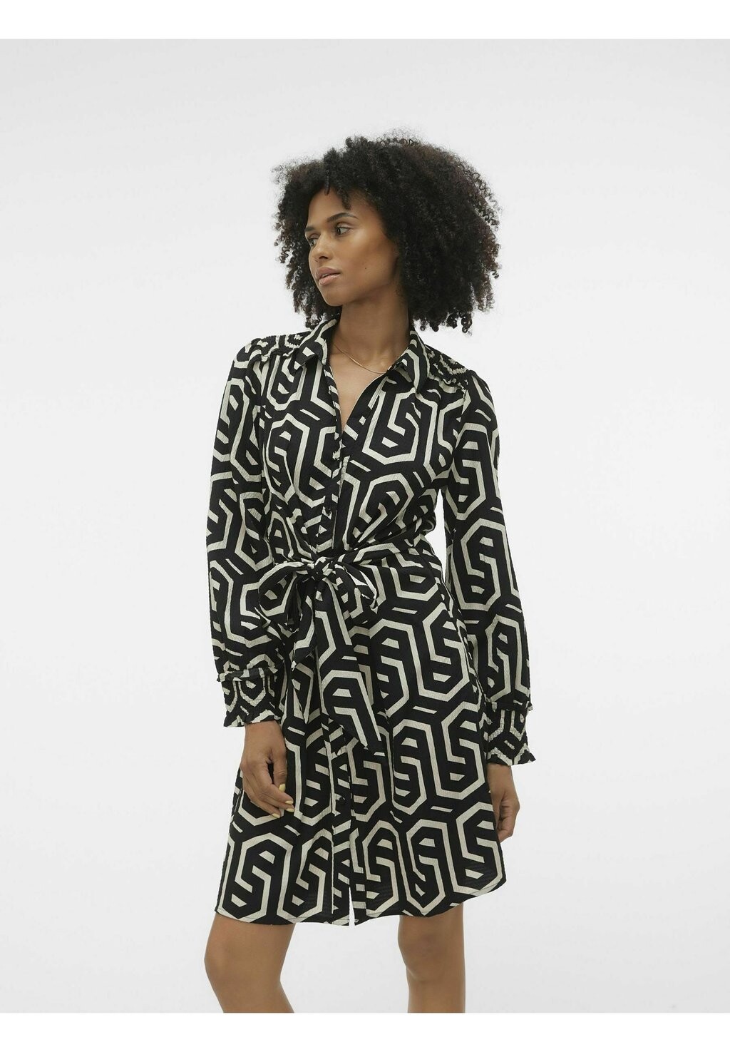 

Классическая рубашка Vero Moda KLEID VMCIFA L/S ABK WVN BTQ, черный