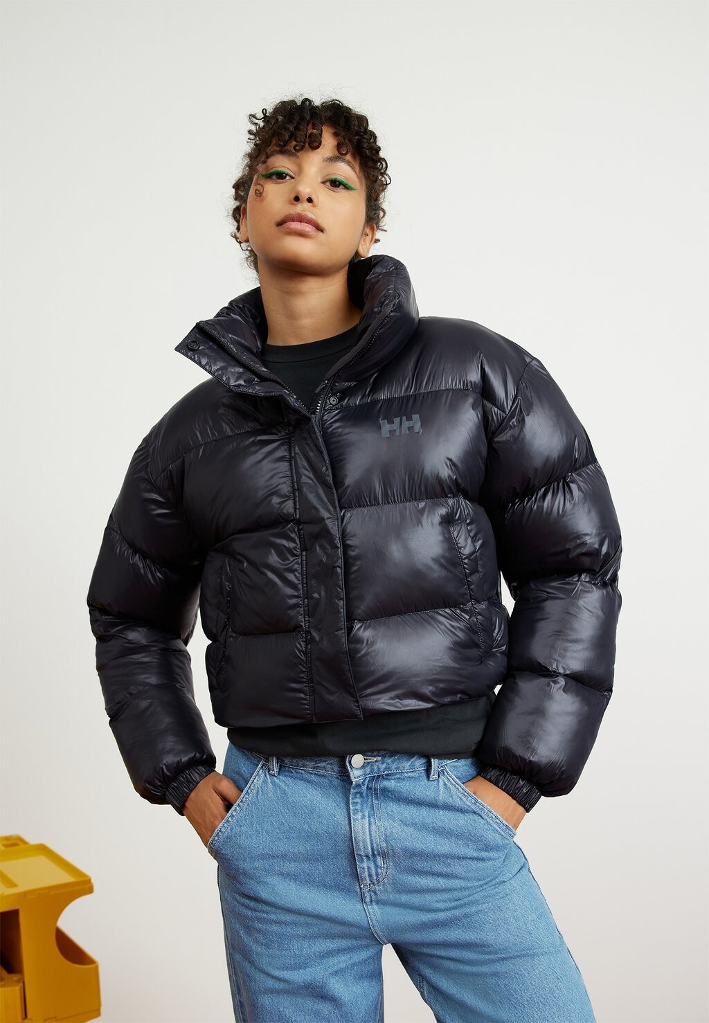

Куртка Helly Hansen УКОРОЧЕННЫЙ ПУФФ, черный