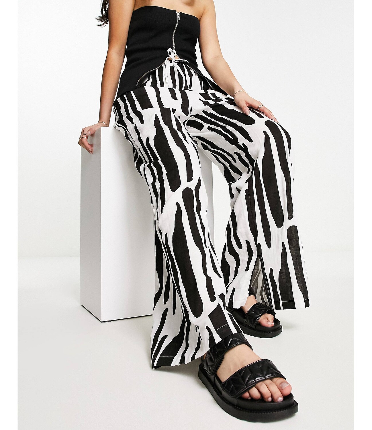 

Монохромные брюки без застежки из марли ASOS DESIGN, Серый