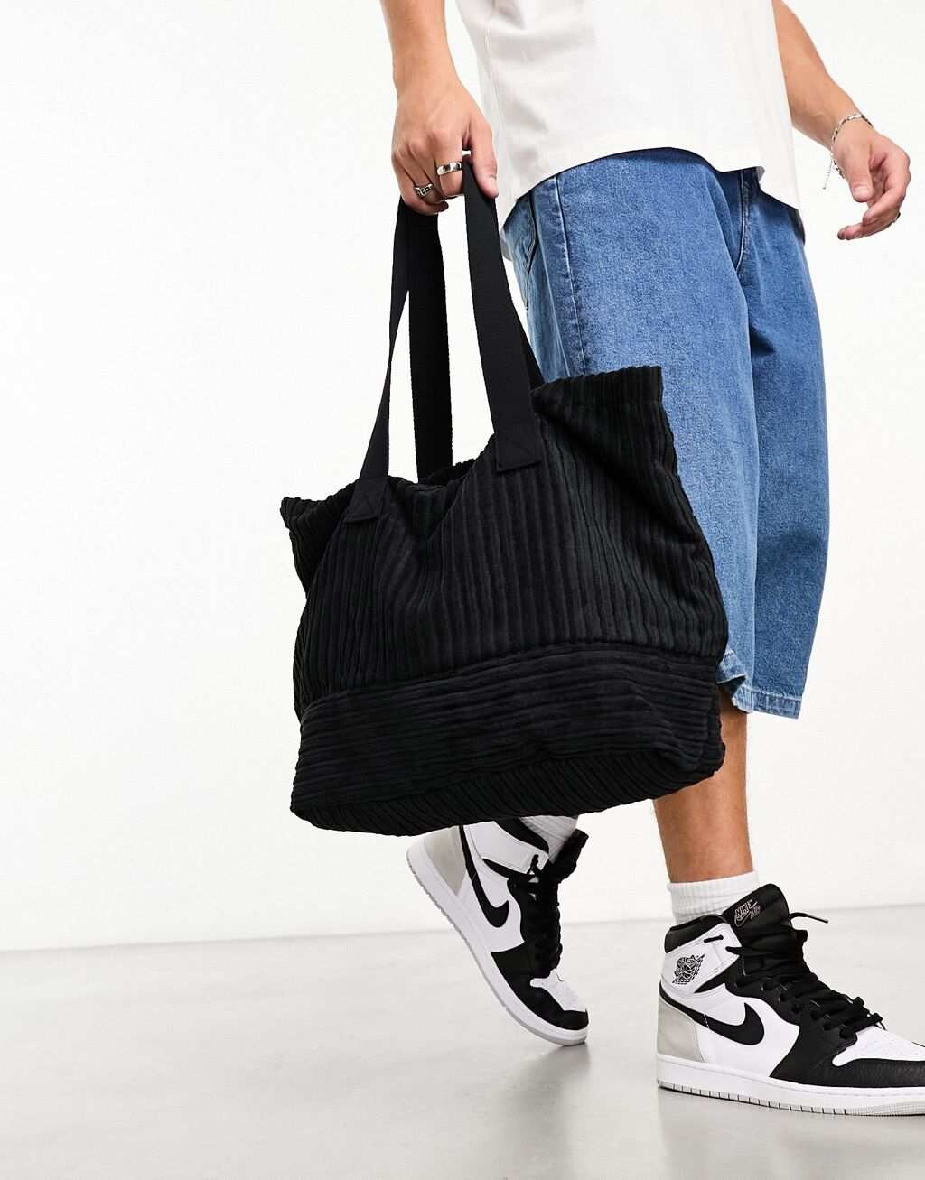 

Объемная сумка-тоут черного цвета ASOS DESIGN