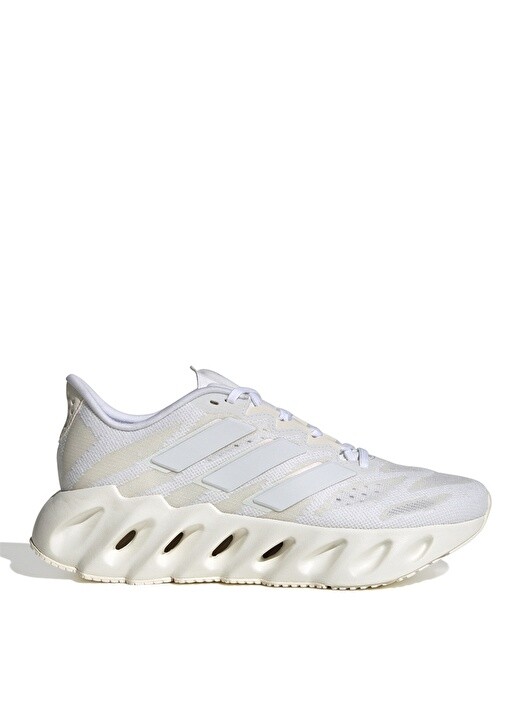

Беговая обувь Adidas