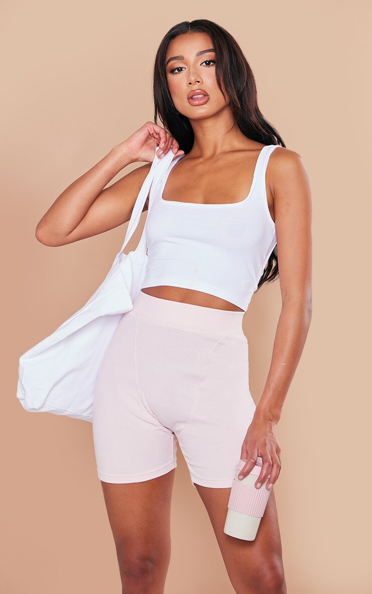 

PrettyLittleThing Светло-розовые шорты со структурированным швом в рубчик